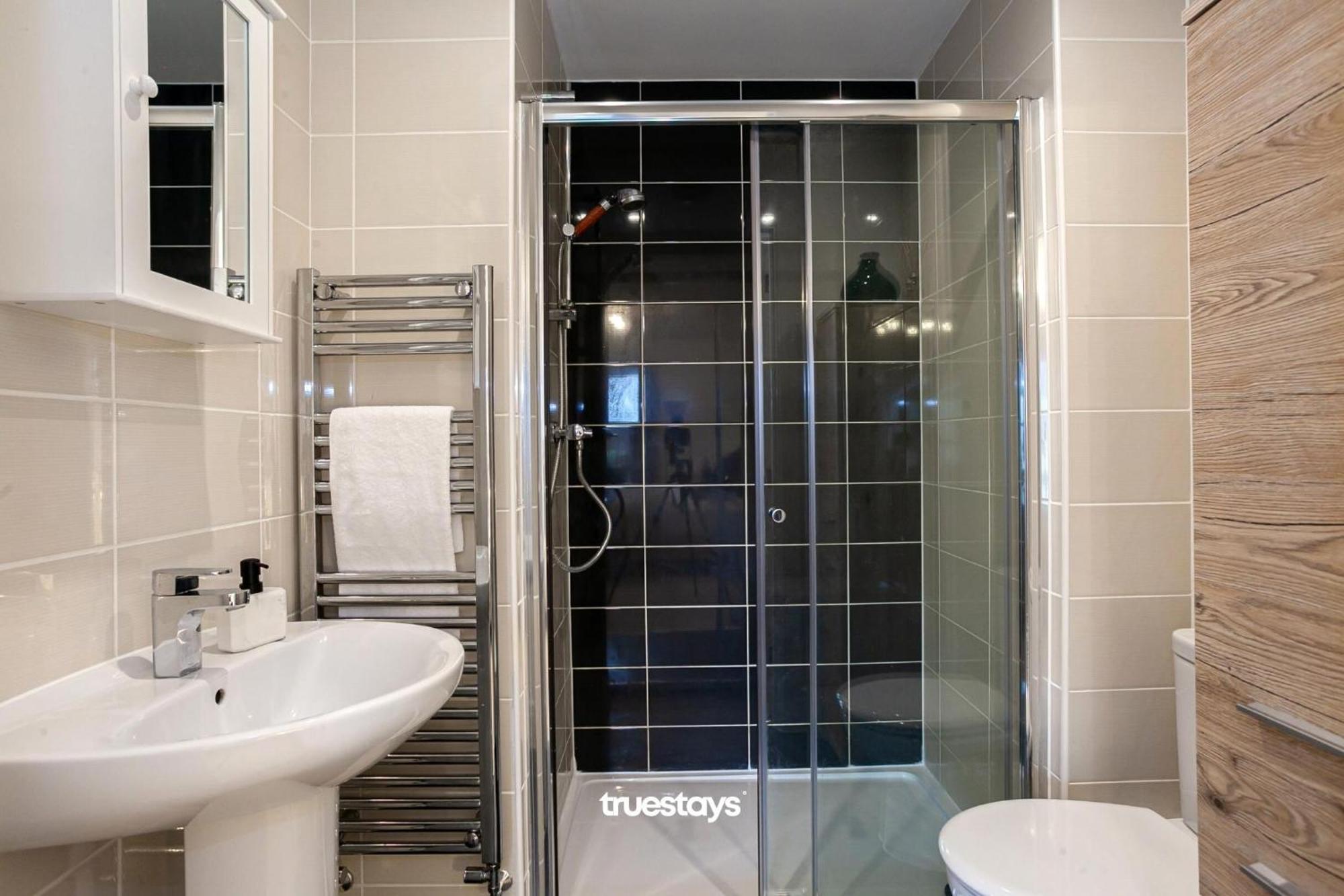Ambassador House By Truestays - Luxury 4 Bedroom House In Stoke-On-Trent Etruria Exterior photo