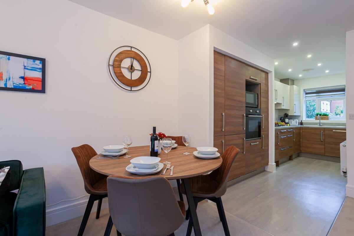 Ambassador House By Truestays - Luxury 4 Bedroom House In Stoke-On-Trent Etruria Exterior photo